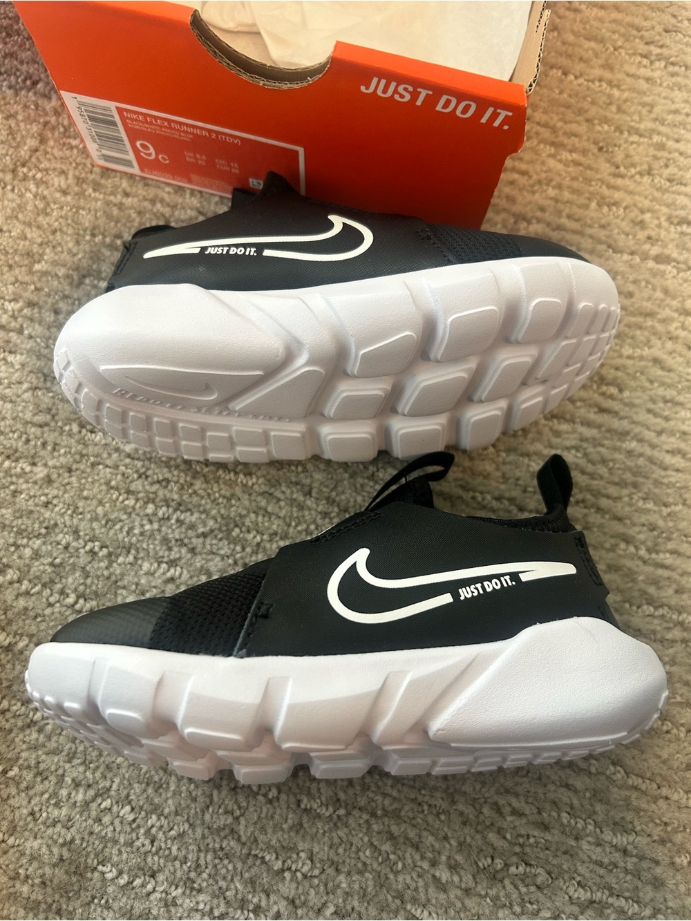Brand new in box Nike flex runner 9c